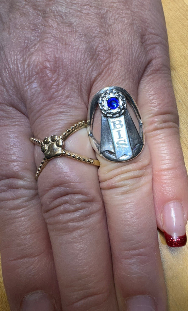 Rosette Ribbon Ring with blue stone on Model